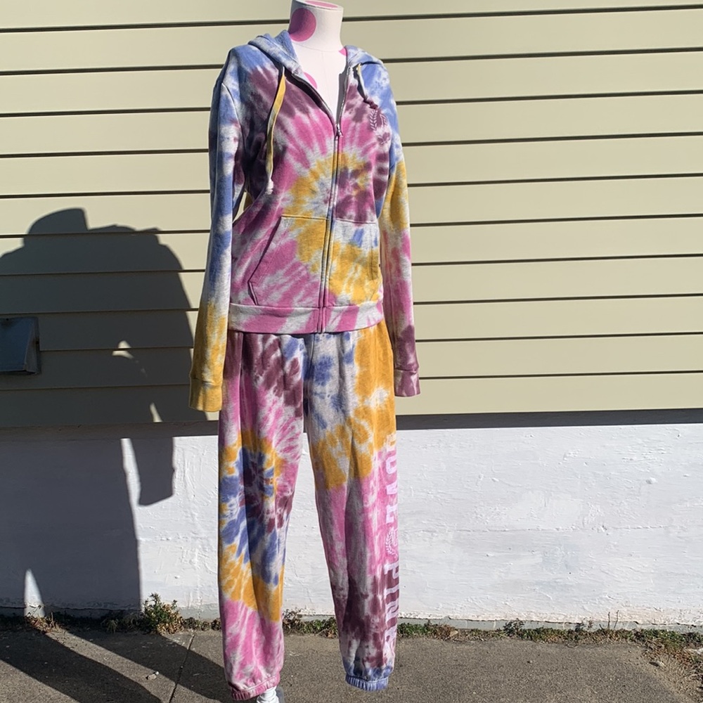 Pink logo tie dye outfit! Top and bottom!
